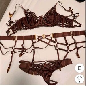 Bordelle 2nd photo for color